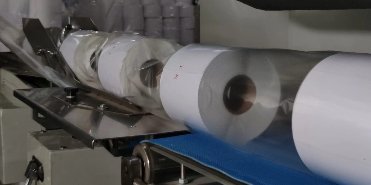 thermal-labels-worker-feeding-paper-lamination-process-detail